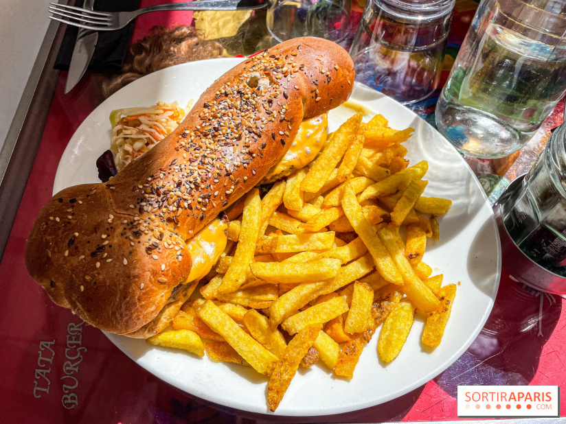 Tata Burger, le restaurant aux burgers en forme de zizi dans le Marais - 3B0B7EFA E700 4E40 89E8 63703DD66F1A