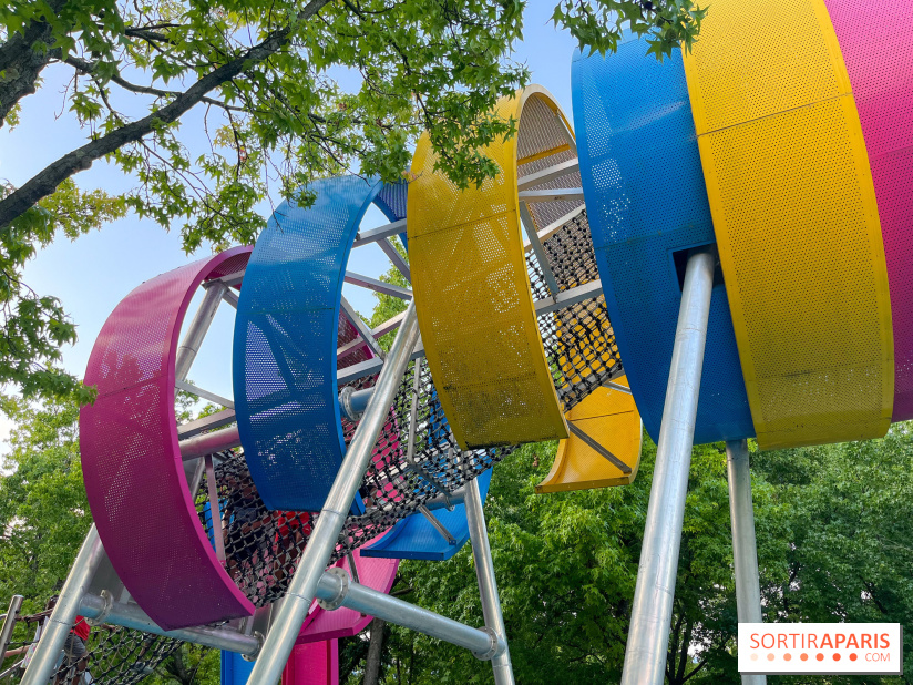 Le Jardin du Dragon, l'aire de jeux colorée au parc de la Villette