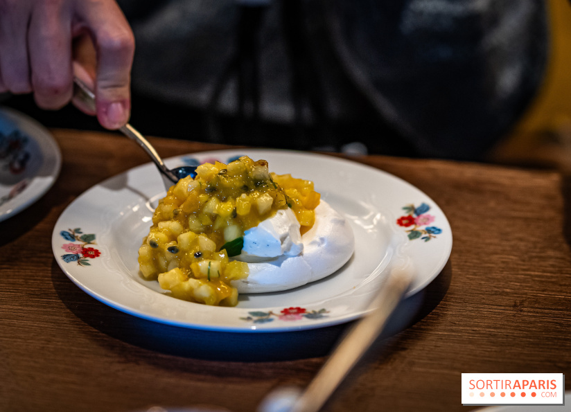 Bistrot Podium, le restaurant festif avec la carte de Glenn Viel -  pavlova aux fruits de saison