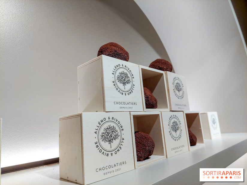 Bûche et chocolats de Noël 2023 signés Alléno & Rivoire - 20230922 100450