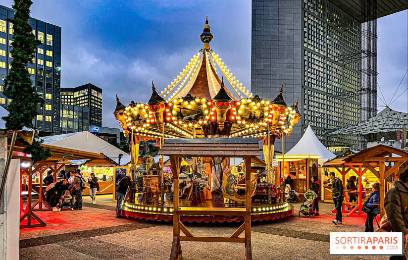 Le Marché de Noël 2023 de La Défense - Père Noël, spots photo illuminés, créateurs et stands gourmands - enfants - carrousel