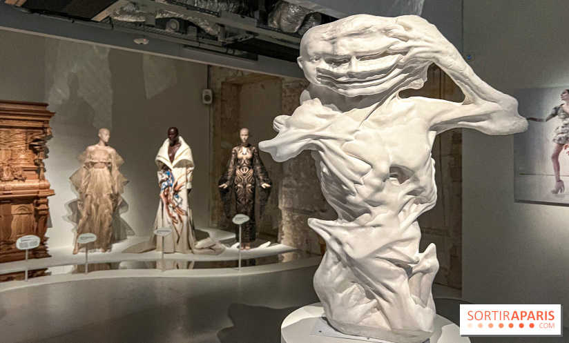 L’exposition retrospective de la créatrice de mode Iris Van Herpen au Musée des Arts Décoratifs