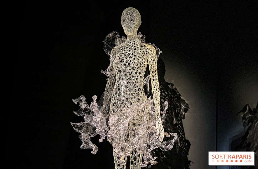 L’exposition retrospective de la créatrice de mode Iris Van Herpen au Musée des Arts Décoratifs