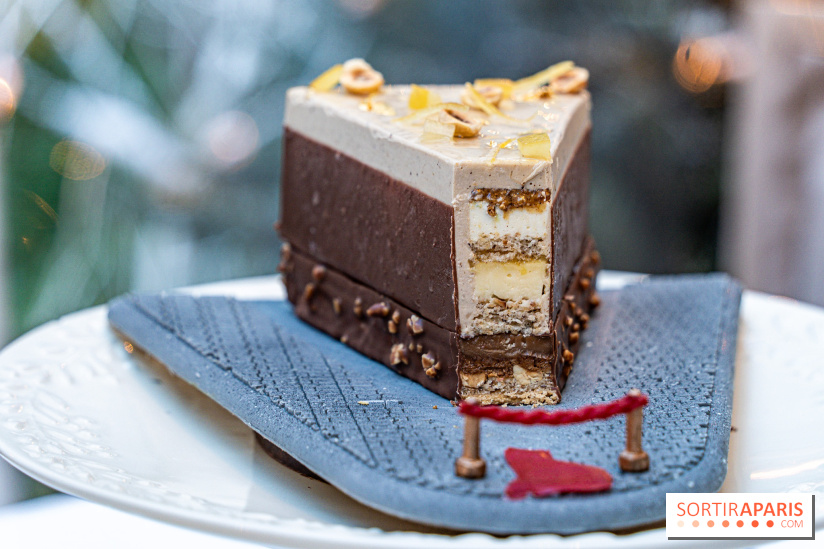 La bûche de Noël de l’Hôtel Barrière Le Fouquet’s Paris 2023
