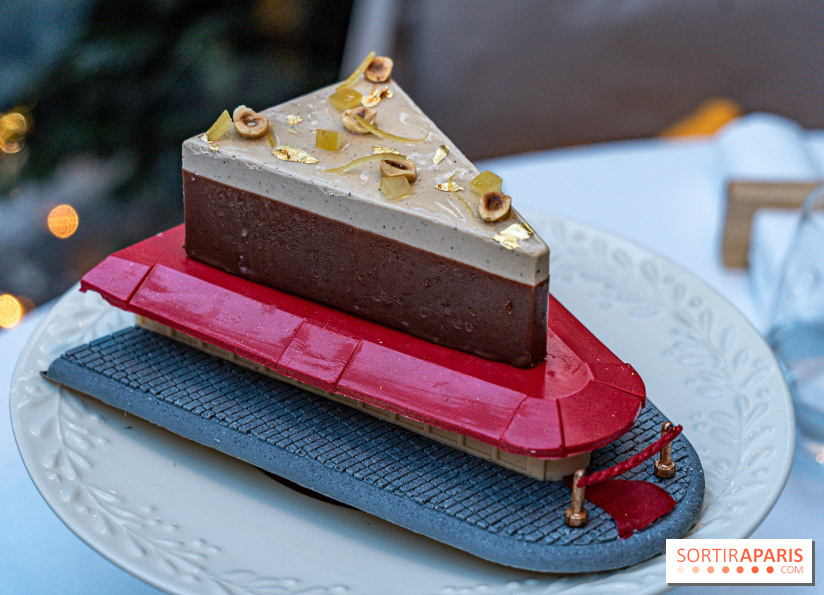 La bûche de Noël de l’Hôtel Barrière Le Fouquet’s Paris 2023