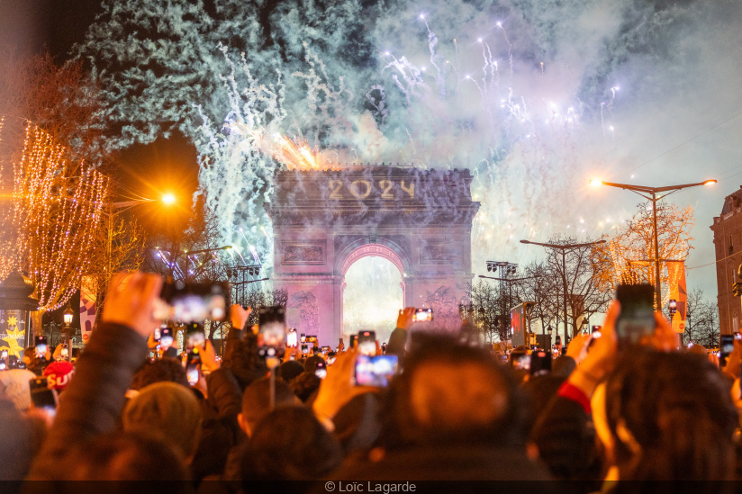 Spectacle du Nouvel An sur l'Arc de Triomphe des Champs-Elysées 2024 - 3R2A3630 Modifier 2