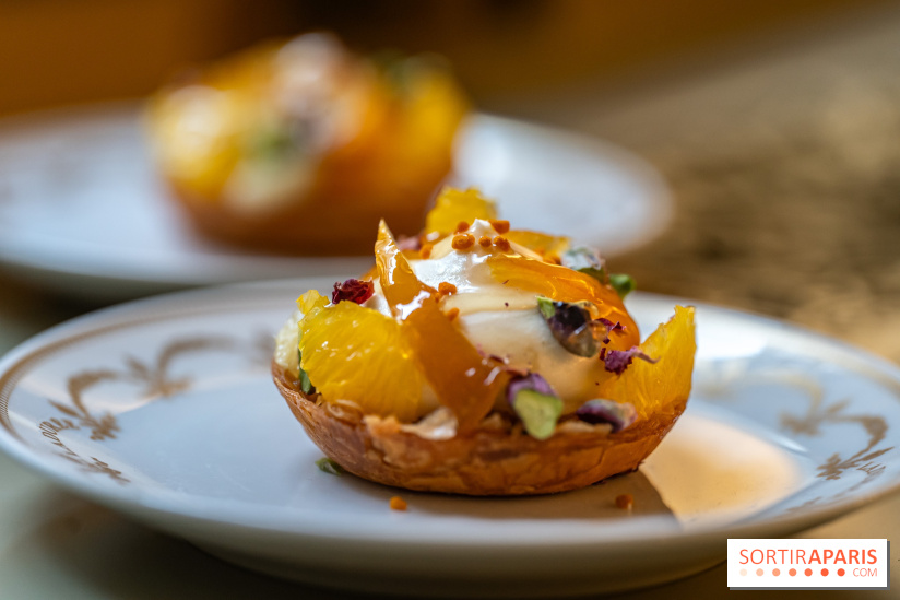 Le tea time du Bar à desserts de Ladurée Champs-Elysées -  A7C2301