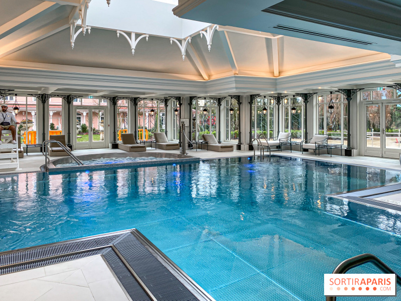 Disneyland Hotel à Disneyland Paris piscine