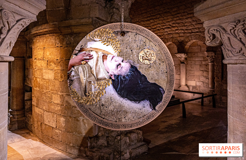 La Trêve la Basilique Saint-Denis, l'exposition costumes et photos de Sophie Comtet Kouyaté en mode jeux Olympique en Grèce Antique - A7C0595 HDR