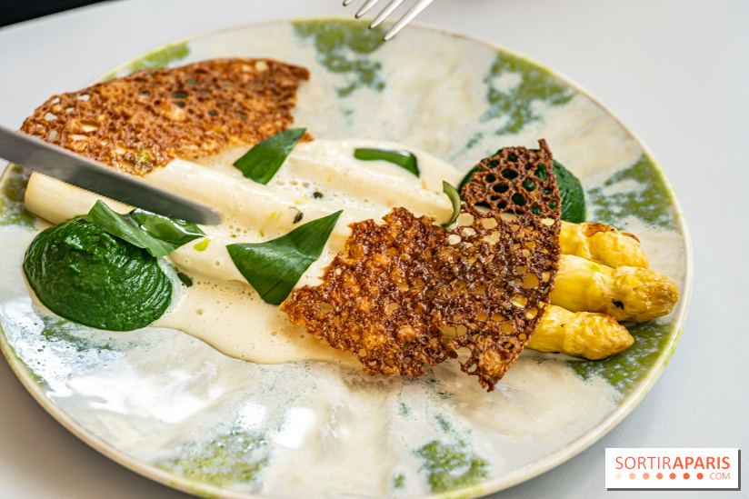 Le Café Mirette, l'excellent resto à la Fondation Pernod, côté Gare Saint-Lazare - asperges blanches