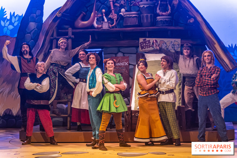 Parc Astérix : inauguration de la Tour Numérobis avec Jamel Debbouze  -  Comédie musicale : C'est du délire