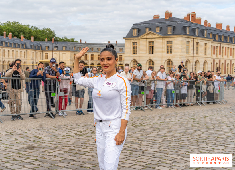JO Paris 2024 : Les porteurs et relais de la flamme à Versailles -  Salma Hayek