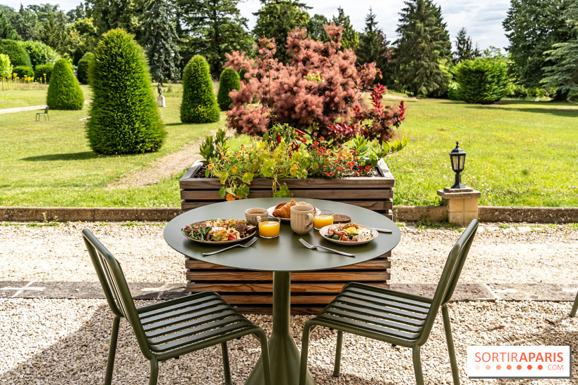 Le brunch à volonté exceptionnel de la Maison du Val à Saint-Germain-en-Laye dans les Yvelines - 78  -  table au soleil