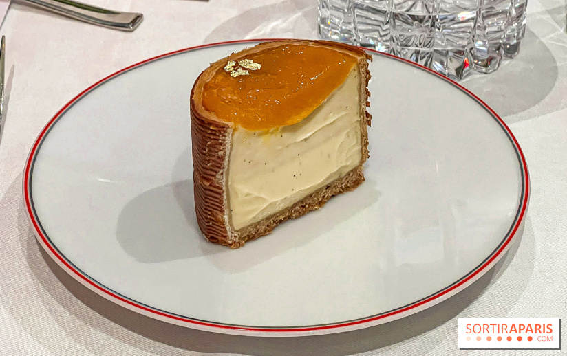 La Bûche de Noël 2024 du Royal Monceau