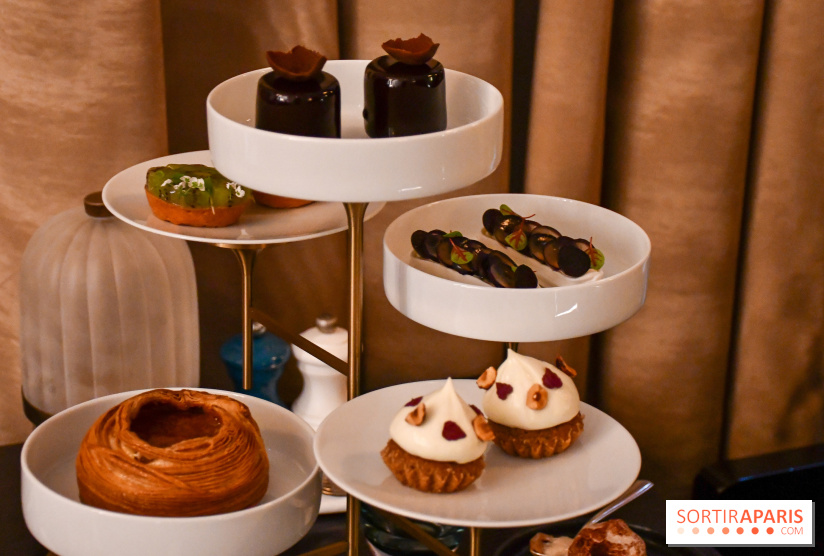 Le Tea Time de l'Hôtel du Prince de Galles à Paris par Hélène Kerloeguen