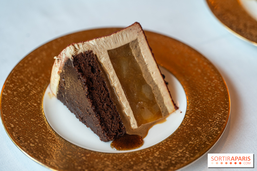 La bûche de Noël Triton du Shangri La Paris 2024 par Maxence Barbot et sa galette des rois 2025 - photos