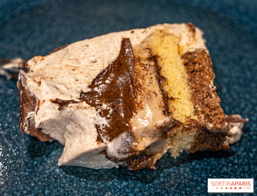 Les bûches de Noël de Jeffrey Cagnes 2024 - photos -  découpe praliné 