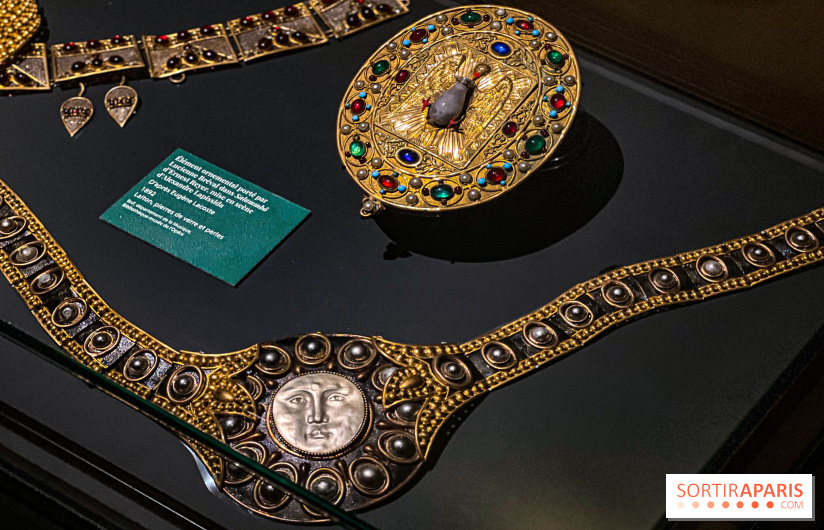 Bijoux de scène de l'Opéra de Paris : l'exposition de parures merveilleuses au Palais Garnier - IMG 2452 jpg