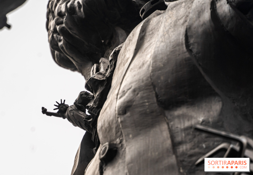 Le Centaure de César à Paris et sa statue de la Liberté miniature -  A7C0244