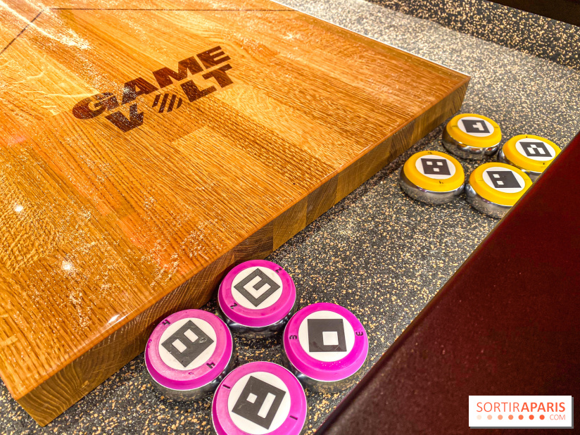 Pucks, l'enseigne de shuffleboard à Poissonnière - IMG 4428