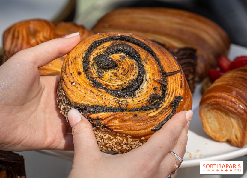La boulangerie de Christophe Louie lance les nouvelle viennoiseries folles d'Anthony Nguyen - roulé sésame noir