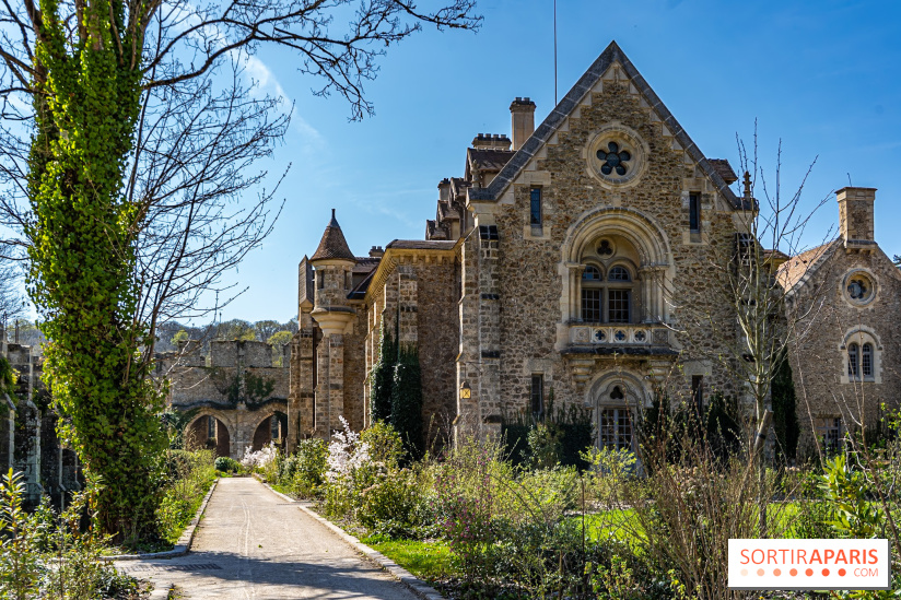 Les Chasses, le restaurant insolite avec une superbe terrasse à l'Abbaye des vaux de Cernay dans les Yvelines