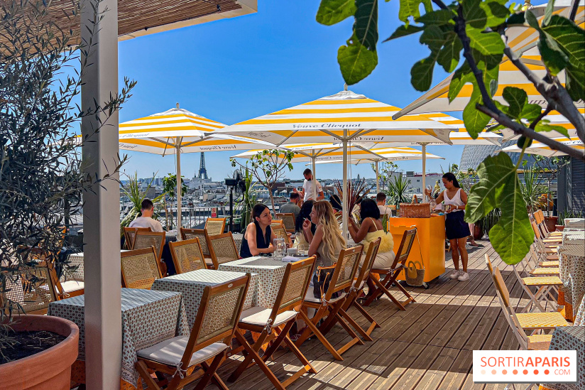 La terrasse estivale du Printemps Haussmann 2025 avec vue sur Paris et la Tour Eiffel - image00001