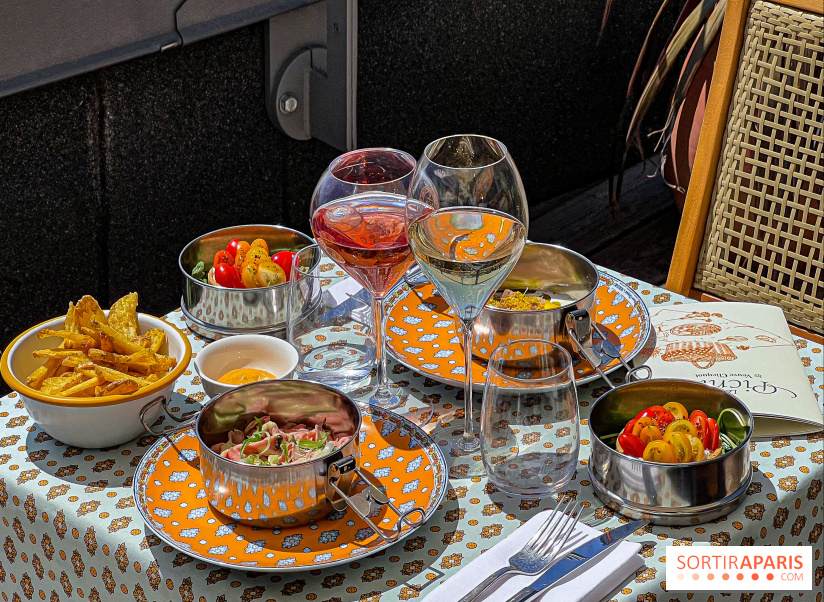 La terrasse estivale du Printemps Haussmann 2025 avec vue sur Paris et la Tour Eiffel - image00041