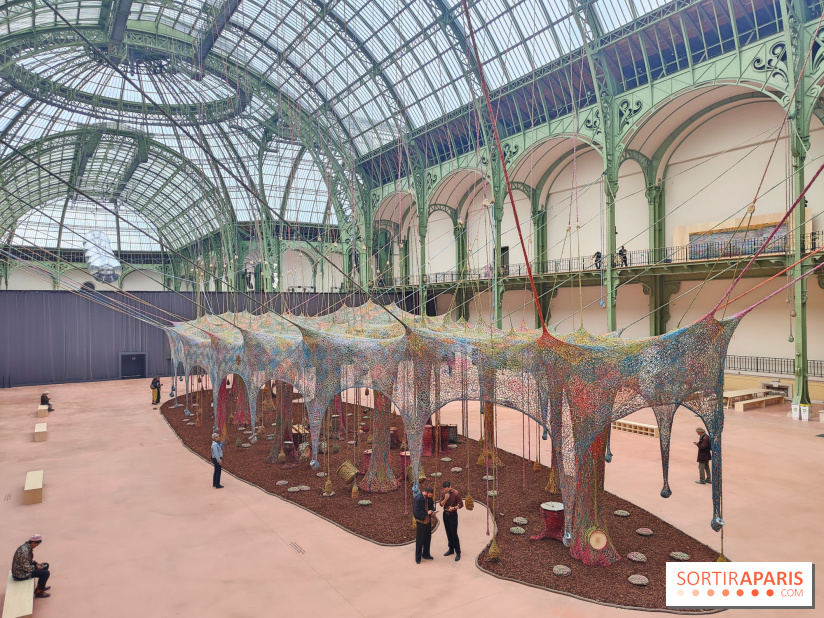 Ernesto Neto tisse une nouvelle installation monumentale gratuite au Grand Palais, nos photos