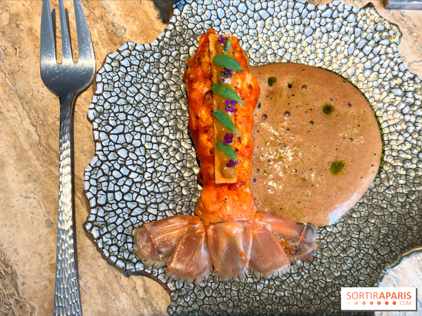 Restaurant Alan Geaam - La Langoustine Royale Cuite au BBQ et mariné aux épices taouk, kumquat, aïoli et tagète