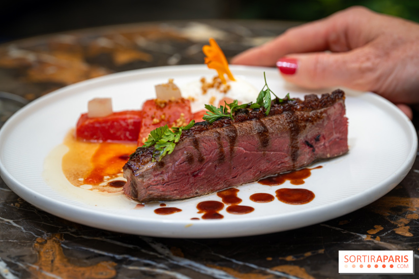 Maison Delano restaurant et terrasse cachée Paris 8e - magret de canard et pastèque grillé