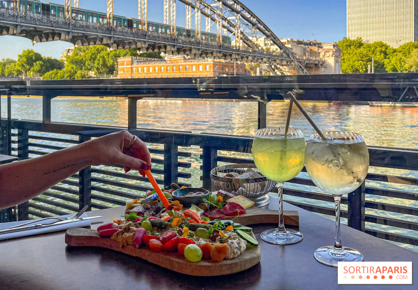Bar du OFF Paris Seine - 1EE609BB AC9A 48E7 A7C5 32B846D94439