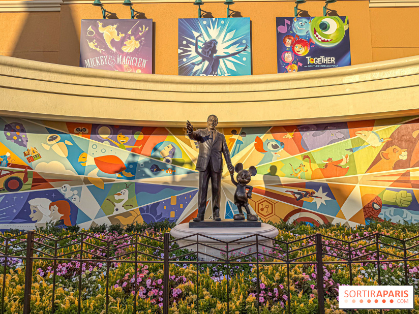 Disney Adventure World - World Premiere Plaza