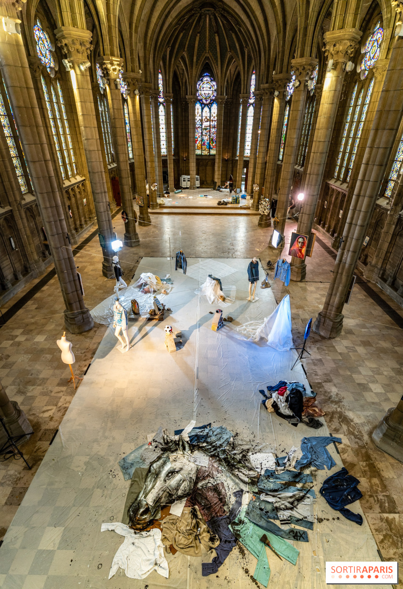 Exposition street-art et mode gratuit dans une chapelle à Paris : à la Croisée des Arts - photos