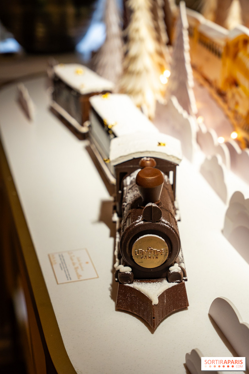 Bûche de Noël Lenôtre 2025 : Le train des Merveilles et les créations de fête - photos