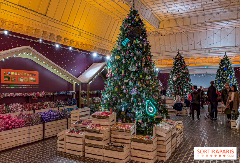 Les vitrines de Noël 2025 du Bon Marché : le grand magasin se métamorphose en (Bon) Marché de Noël