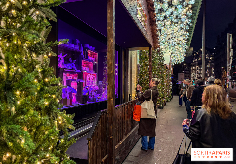 Les vitrines de Noël 2025 du Bon Marché : le grand magasin se métamorphose en (Bon) Marché de Noël