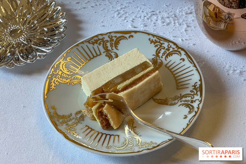 La Bûche de Noël 2025 de l'Hôtel de Crillon par Matthieu Carlin : le palace ... à croquer !