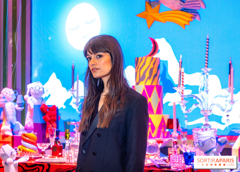 Vitrines et sapin de Noël des Galeries Lafayettes avec Clara Luciani - photos