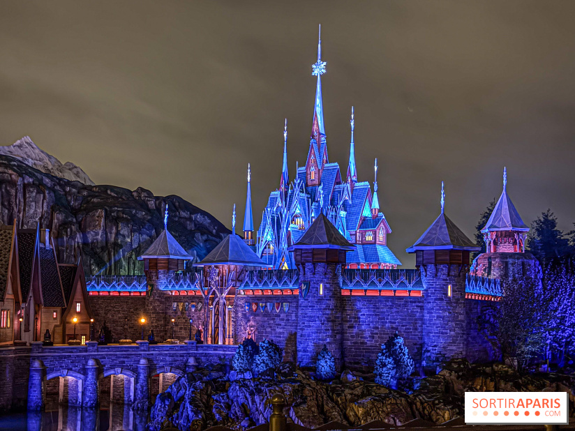 World of Frozen - chateau nuit