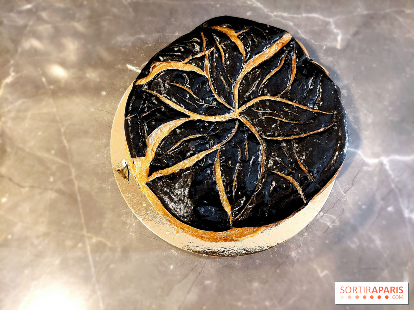 Aki Boulangerie : nos photos de sa galette des rois au sésame noir - Galette Aki Boulangerie 2
