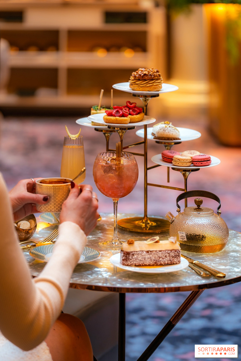 Le tea time Emily in Paris de l'Hôtel du Louvre