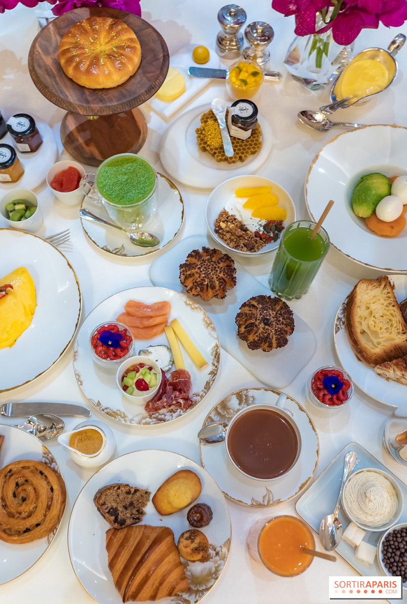 Le petit-déjeuner du George V Paris, les photos  - table