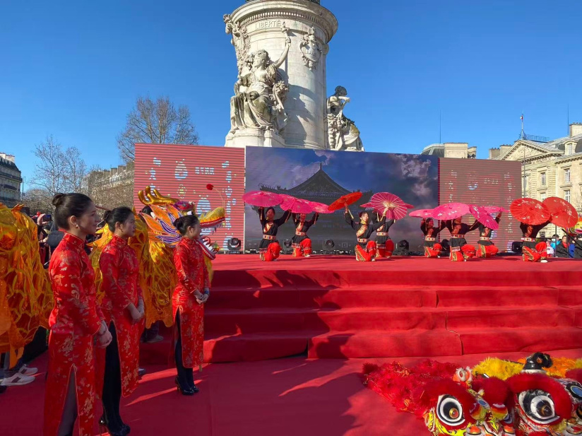 Défilés, dragons et saveurs asiatiques : la place de la République célèbre l’Année du Cheval - 3 2