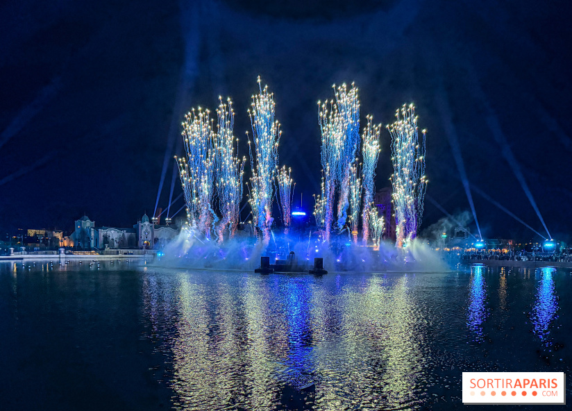 Disneyland Paris : Disney Cascade of Lights, le spectacle nocturne sur Adventure Bay