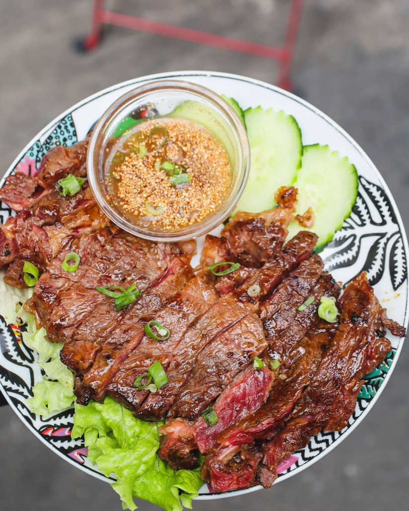 SEP LAÏ à Paris : aperçu des spécialités laotiennes proposées à la carte - Notre larme du tigre on sait que vous l’adorez, alors on se permet 🐯