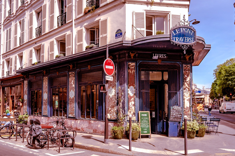 Le Pont Traversé, le coffee shop L'exposition en plein air de Yann Arthus Bertrand a été saccagée par les supporters ce mercredi soir, l'artiste a lancé un appel à l'aide 👉https://sortiraparis.com/r/ajypUfeNgluten se réinvente - façade classée