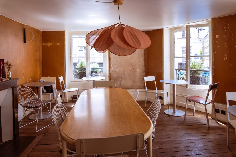 Le Pont Traversé, le coffee shop L'exposition en plein air de Yann Arthus Bertrand a été saccagée par les supporters ce mercredi soir, l'artiste a lancé un appel à l'aide 👉https://sortiraparis.com/r/ajypUfeN gluten se réinvente - salle de l'étage
