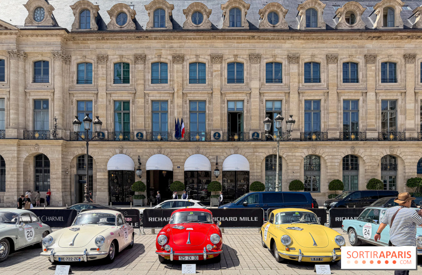 Le Rallye des Princesses expose ses voitures de collection sur la Place Vendôme