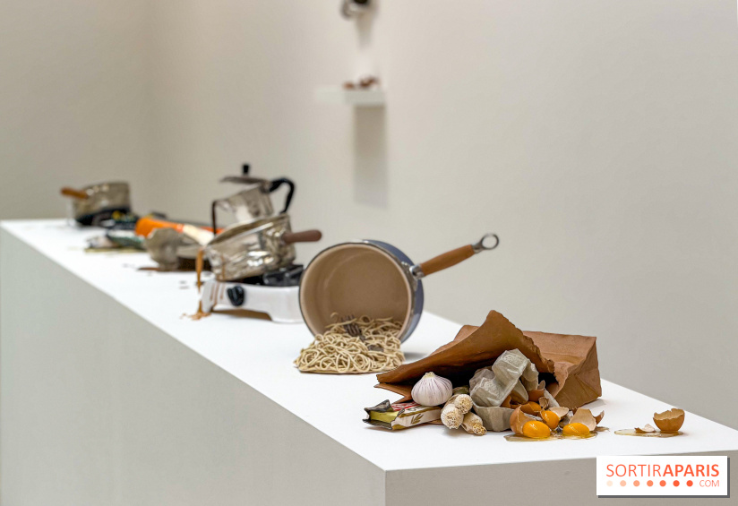 Serena Carone : une exposition dans un monde de faïence et de faux-semblants à la galerie Perrotin